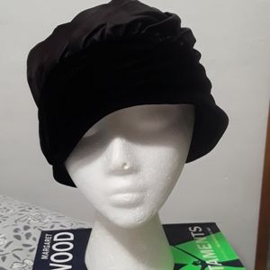 Vintage velvet & satin cloche hat 1930s ?